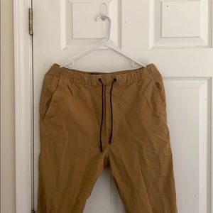 Men’s American Eagle jogger khakis